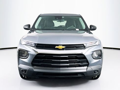 Used 2021 Chevrolet TrailBlazer LS image 2