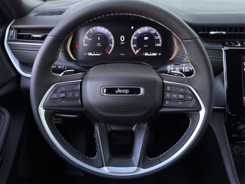 New 2025 Jeep Grand Cherokee L Altitude image 11