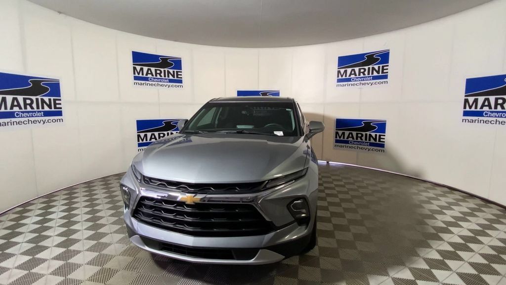Used 2023 Chevrolet Blazer LT FWD image 5