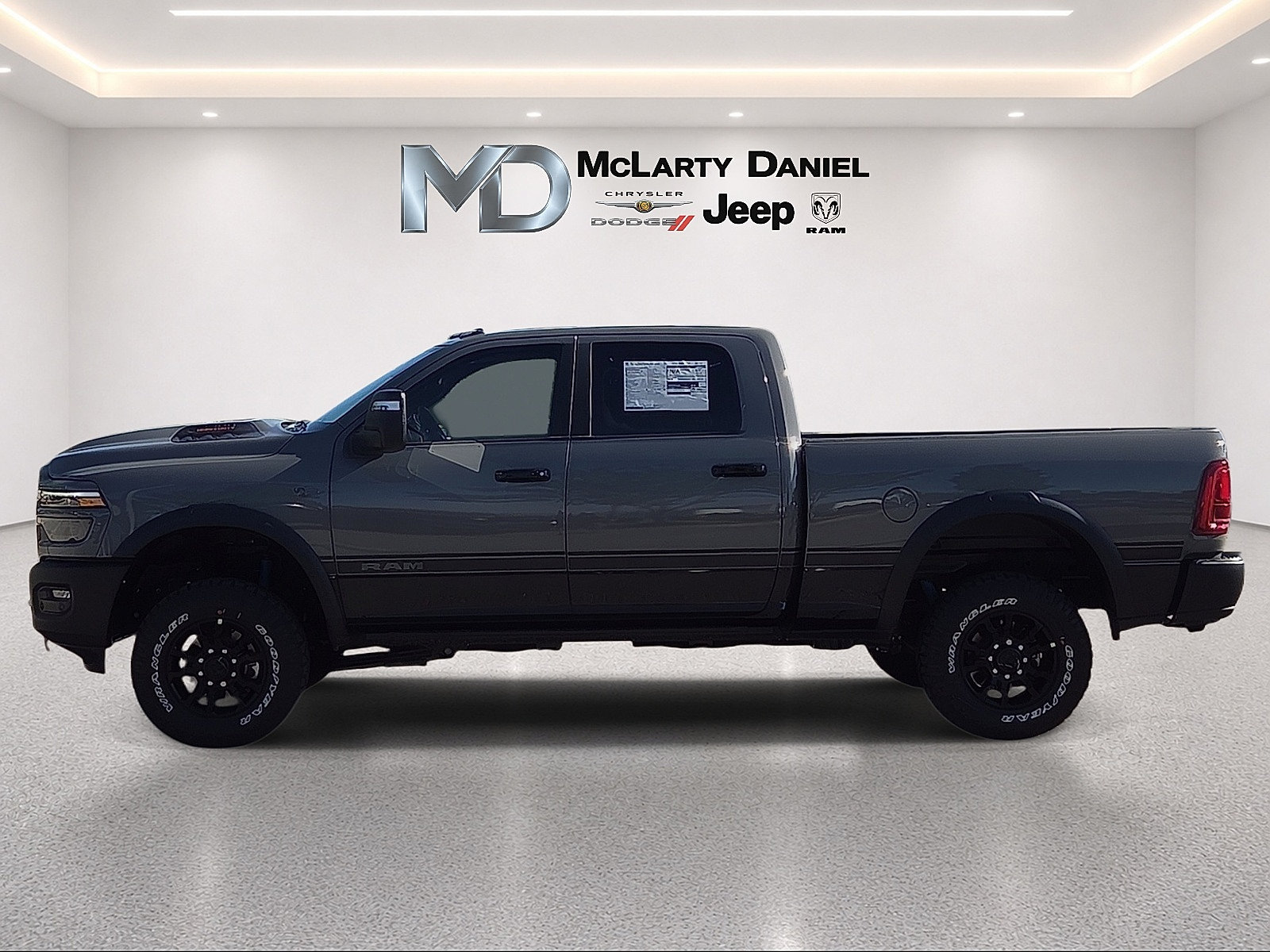 New 2027 RAM 2500 4x4 Crew Cab image 3