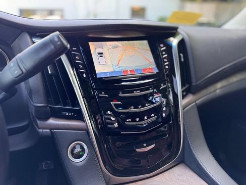 Used 2017 Cadillac Escalade Premium Luxury w/ LPO, Radiant Package AWD/4WD image 16