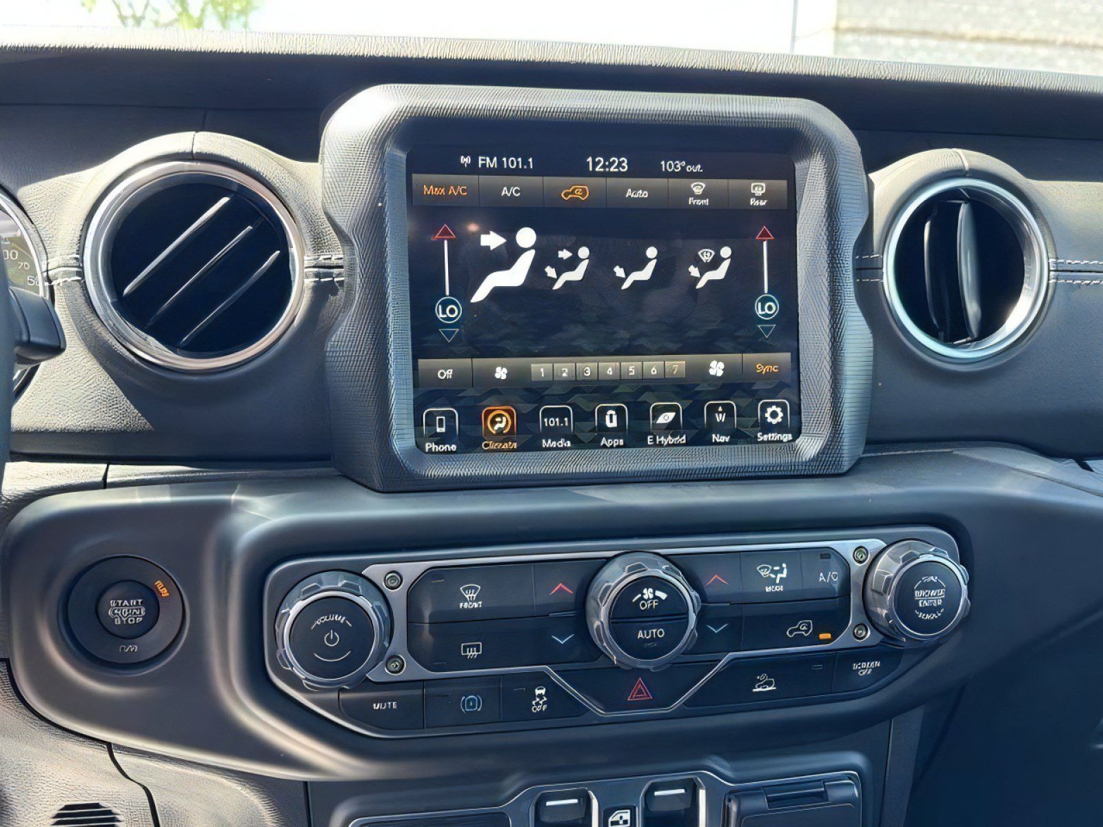 Used 2023 Jeep Wrangler Unlimited Sahara AWD/4WD image 14