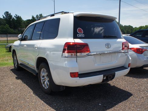 Used 2018 Toyota Land Cruiser AWD/4WD image 6