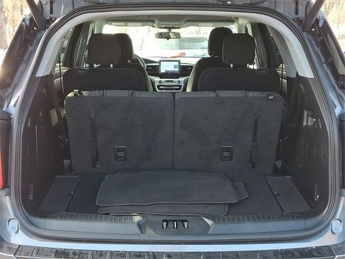 Used 2022 Ford Explorer XLT image 28