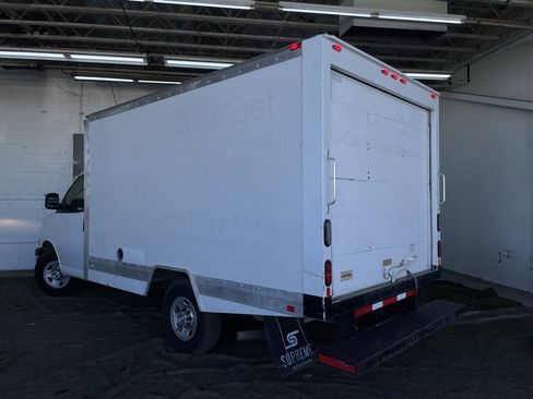 Used 2017 Chevrolet Express 3500 w/ Chrome Appearance Package image 3