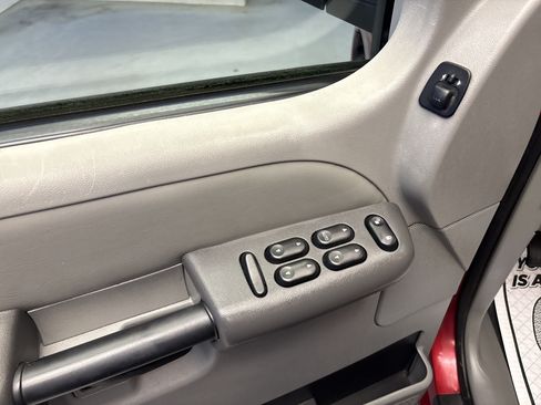 Used 2003 Ford Explorer Sport Trac XLS RWD image 10
