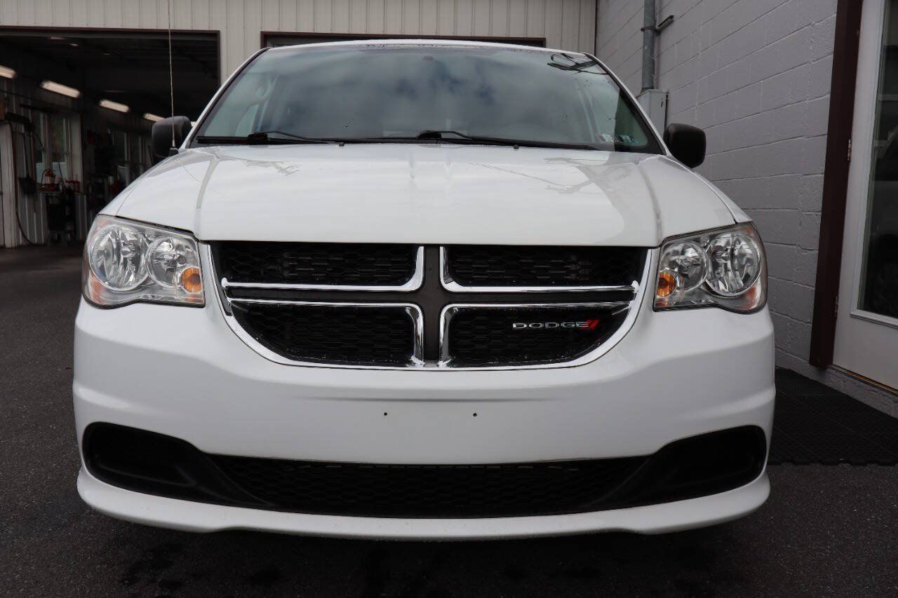 Used 2016 Dodge Grand Caravan SE w/ Quick Order Package 29E SE FWD image 2