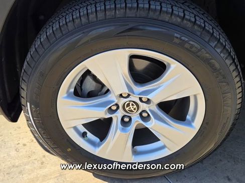 Used 2021 Toyota RAV4 XLE w/ Convenience Package image 9