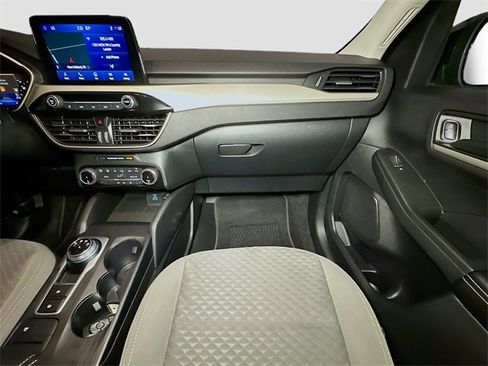 Certified 2022 Ford Escape SE w/ SE Sport Appearance Package image 32