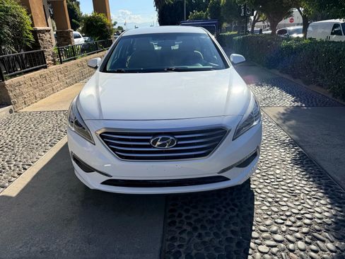 Used 2015 Hyundai Sonata SE image 2