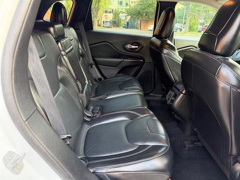 Used 2016 Jeep Cherokee Limited FWD image 27