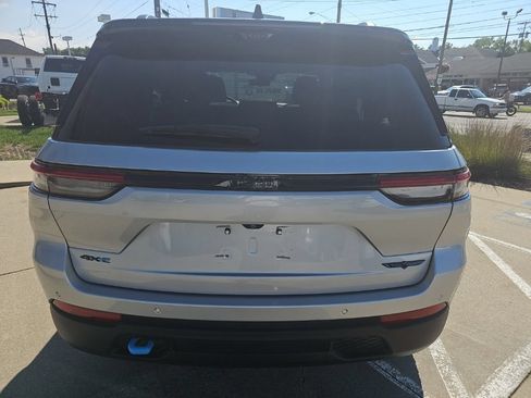 Certified 2024 Jeep Grand Cherokee Trailhawk w/ Advanced Protech Group II AWD/4WD image 13