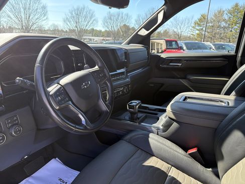 Used 2022 Chevrolet Silverado 1500 ZR2 w/ Technology Package image 14