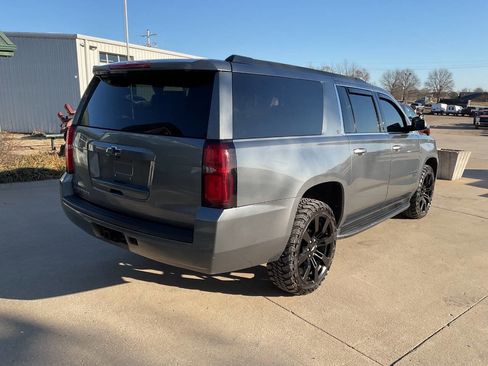 Used 2020 Chevrolet Suburban LT image 9