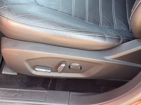 Used 2014 Ford Fusion SE w/ Equipment Group 202A FWD image 4