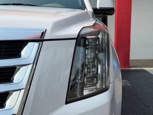 Used 2019 Cadillac Escalade ESV Platinum AWD/4WD image 4