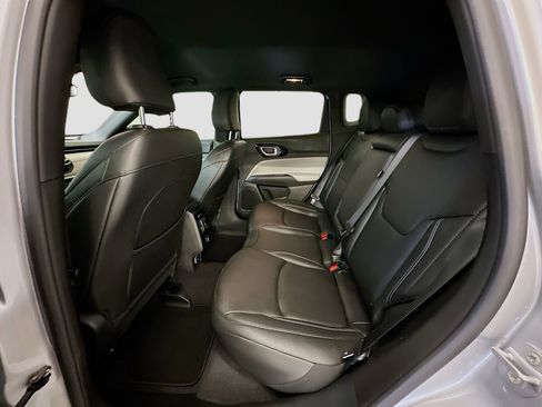 Used 2025 Jeep Compass Limited image 28