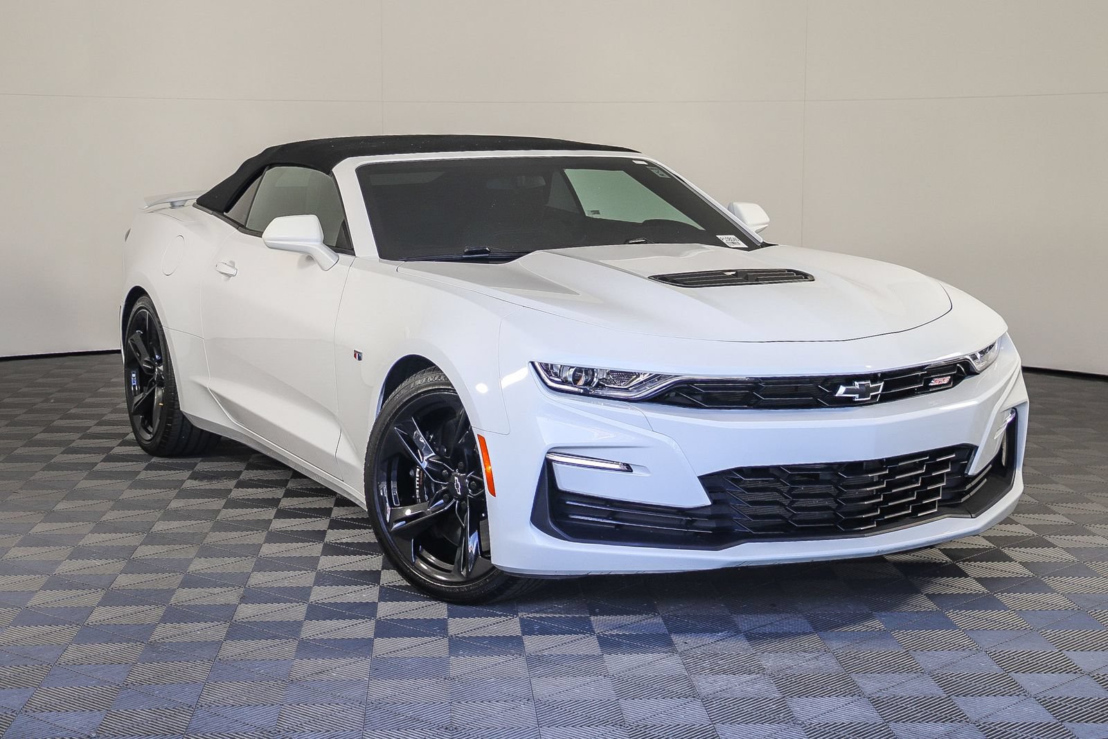 Used 2023 Chevrolet Camaro SS RWD image 1