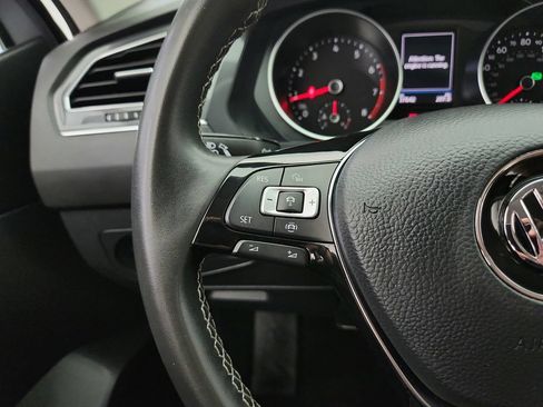 Used 2021 Volkswagen Tiguan SE FWD image 17