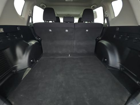 Used 2018 Toyota RAV4 XLE FWD image 12