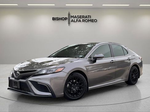 Used 2024 Toyota Camry SE FWD image 3