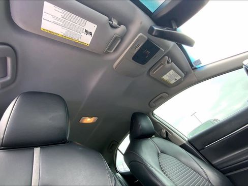 Used 2019 Toyota Camry SE w/ Convenience Package image 14