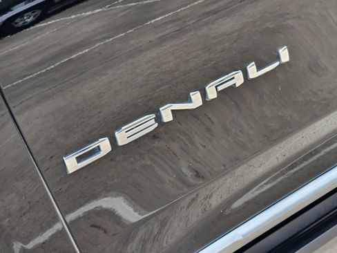 Used 2024 GMC Yukon XL Denali AWD/4WD image 12