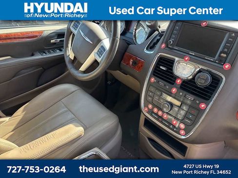 Used 2015 Chrysler Town & Country Touring image 6