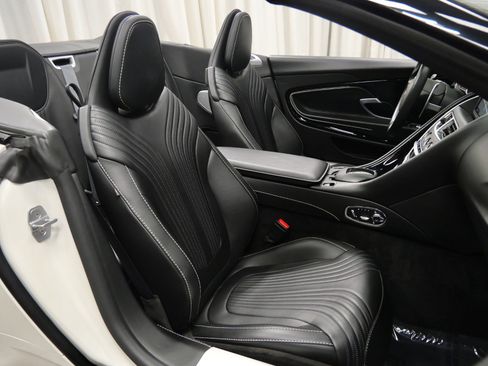 Used 2019 Aston Martin DB11 Volante image 23