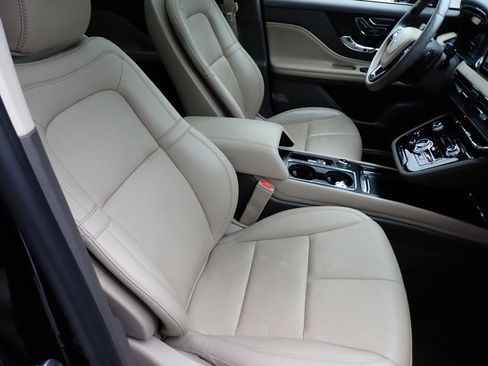 Certified 2022 Lincoln Corsair AWD w/ Premium Package image 11
