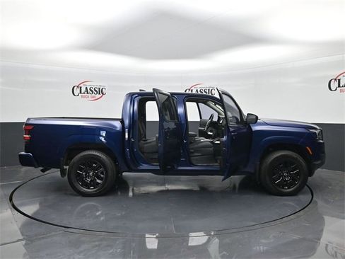Used 2023 Nissan Frontier SV image 31