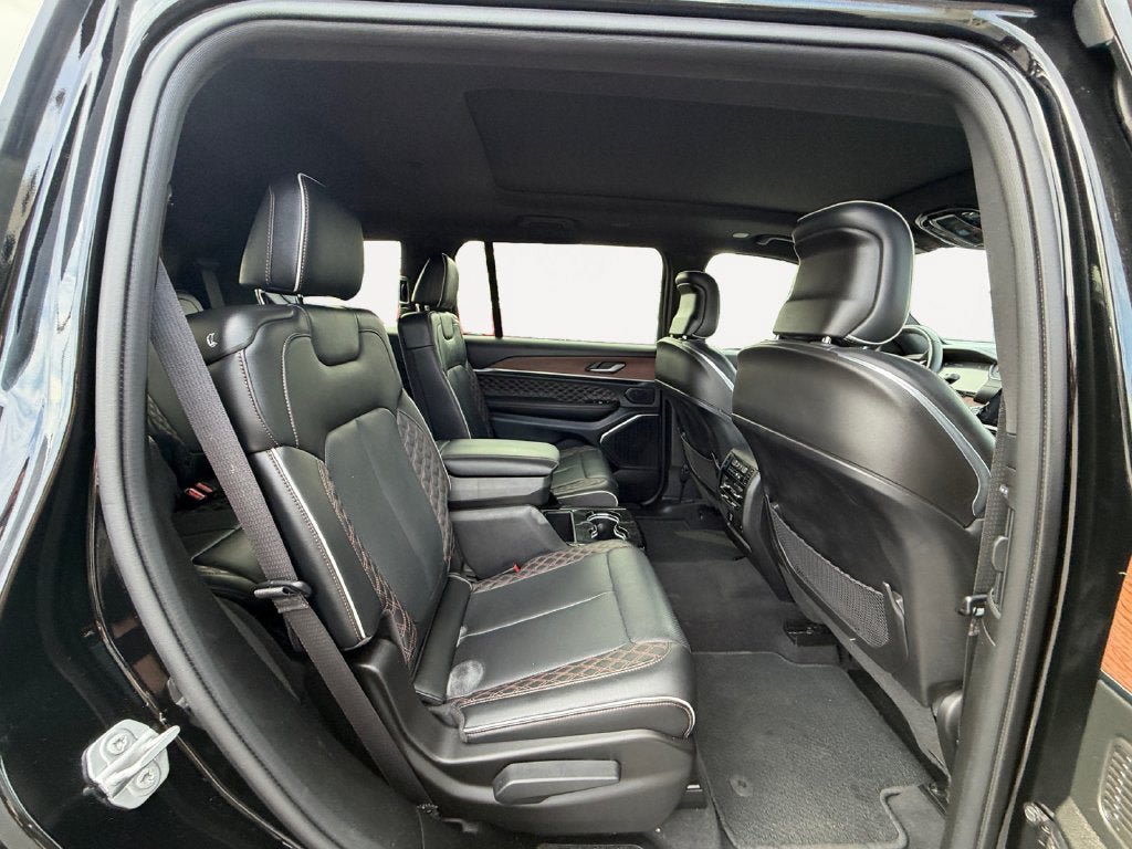 Used 2023 Jeep Grand Cherokee L Summit AWD/4WD image 15