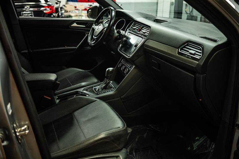 Used 2021 Volkswagen Tiguan SE R-Line FWD image 14