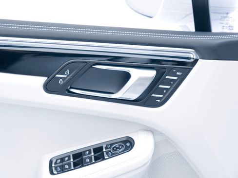Certified 2026 Porsche Macan S AWD/4WD image 23