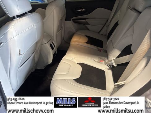 Used 2021 Jeep Cherokee Latitude Plus AWD/4WD image 12