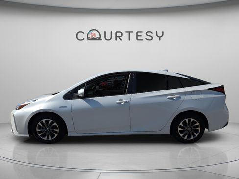 Used 2022 Toyota Prius Limited w/ Premium Convenience Package image 3