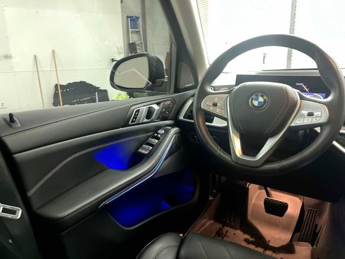 Used 2023 BMW X7 xDrive40i w/ Premium Package AWD/4WD image 15