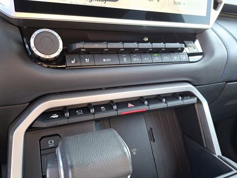 Certified 2025 Toyota Tundra Platinum image 19