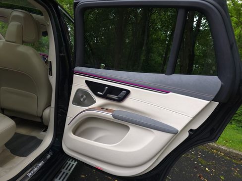 Used 2023 Mercedes-Benz EQS 450+ SUV image 22