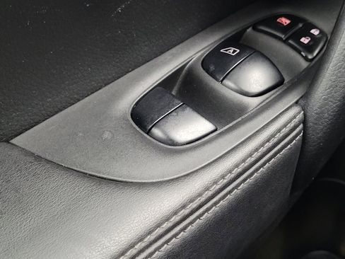 Used 2020 Nissan Rogue S FWD image 27