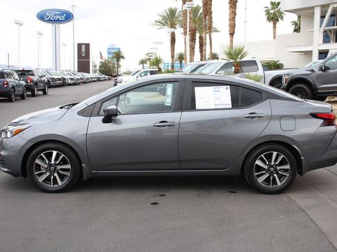 Used 2022 Nissan Versa SV image 4
