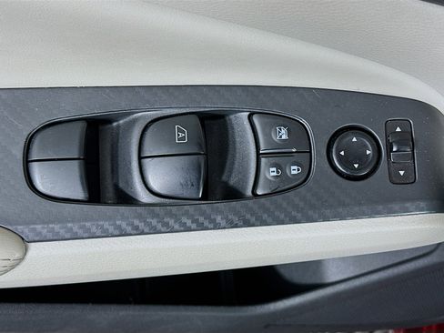 Used 2025 Nissan Altima 2.5 SV image 15