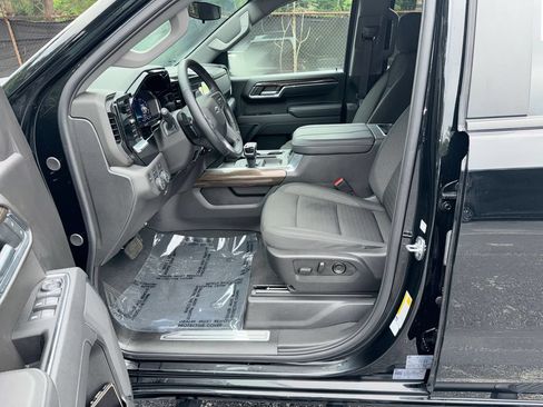 Used 2025 Chevrolet Silverado 1500 LT Trail Boss w/ LPO, Dark Essentials Package AWD/4WD image 13