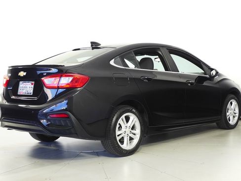 Used 2018 Chevrolet Cruze LT w/ Convenience Package image 7