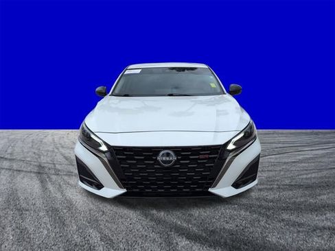 Used 2025 Nissan Altima 2.5 SR w/ SR Premium Package image 9