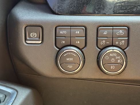 Used 2022 Chevrolet Silverado 1500 LTZ AWD/4WD image 25