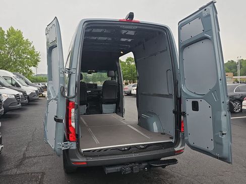 Used 2025 Mercedes-Benz Sprinter 2500 image 5