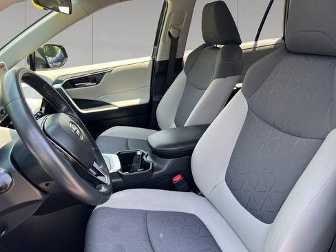 Used 2022 Toyota RAV4 XLE w/ Convenience Package AWD/4WD image 10