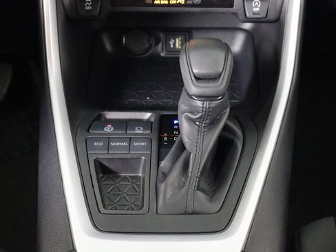 Used 2025 Toyota RAV4 XLE FWD image 28