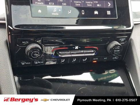 Used 2023 Jeep Grand Cherokee Laredo AWD/4WD image 19